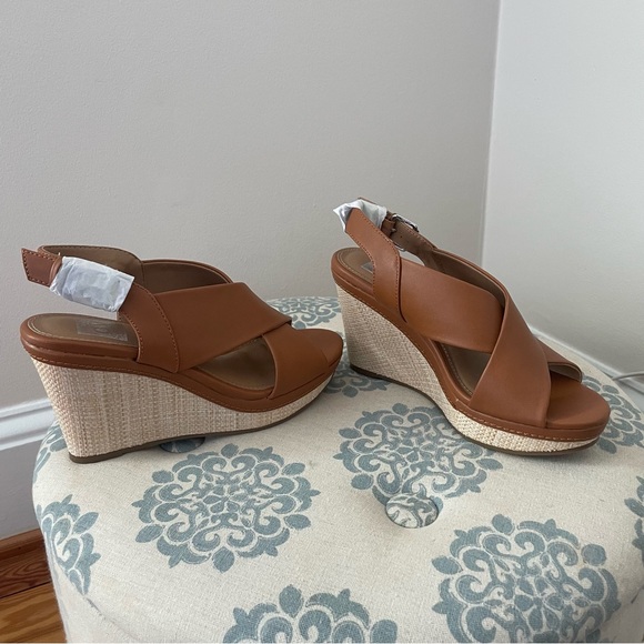 DV by Dolce Vita Desie Open Toe Wedge - Picture 2 of 5